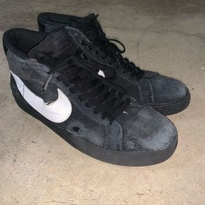 NIKE SB BLAZER HI BLACK/BLACK (SIZE 9 MEN)